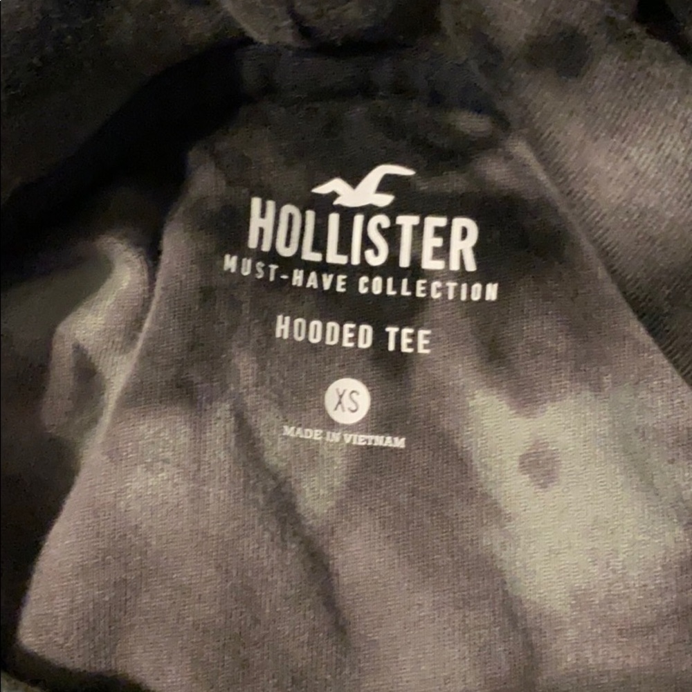 Hollister hooded tshirt - Picture 2 of 2